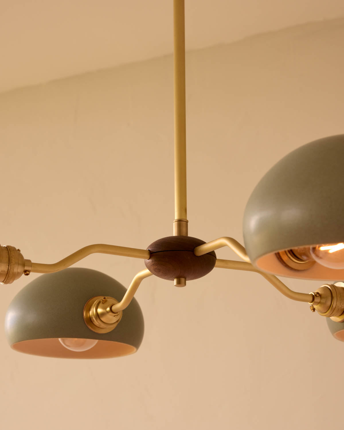 #shade-color_olivine  #Metal-+-Wood-Finish_Satin Brass / Black Walnut