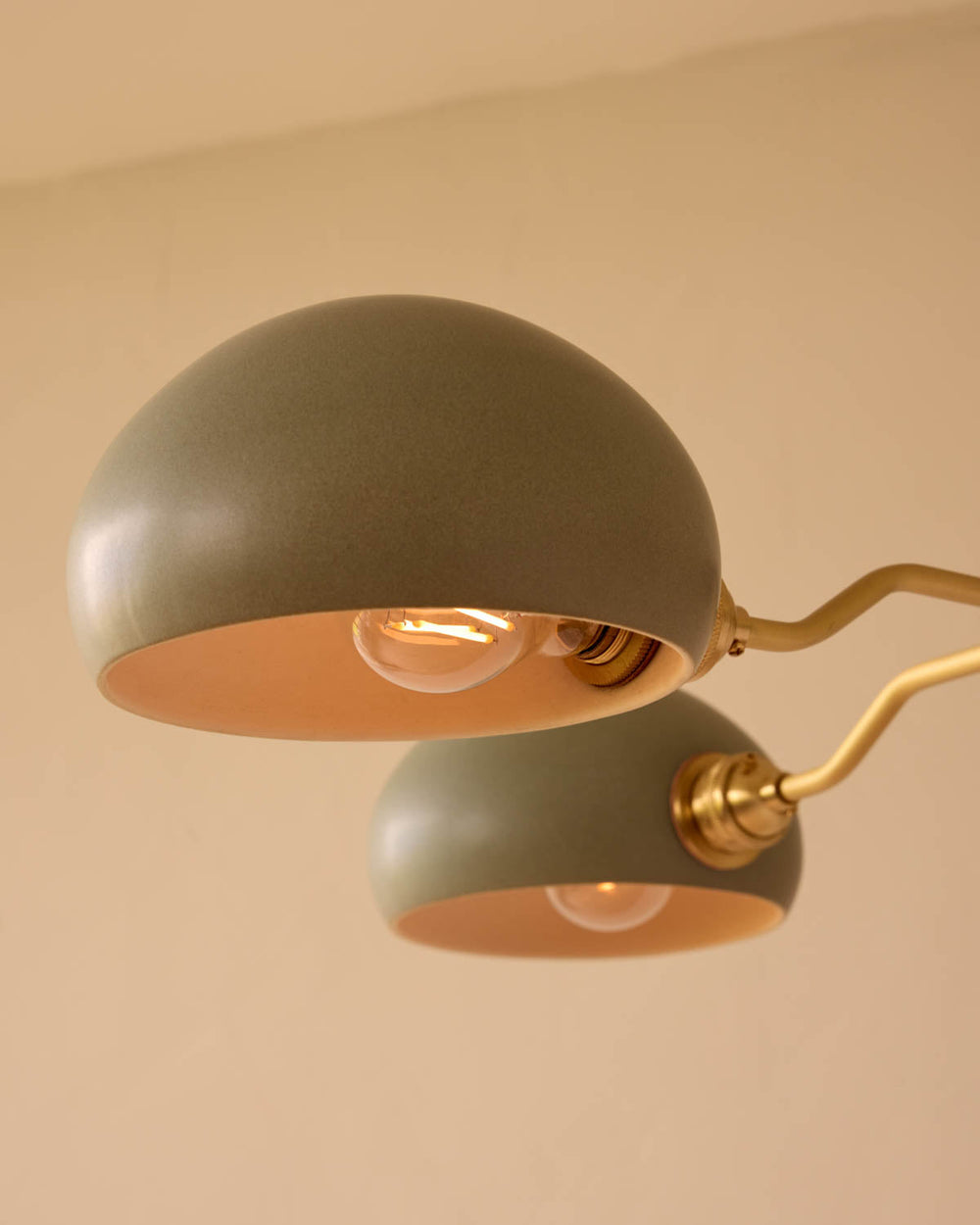 #shade-color_olivine #Metal-+-Wood-Finish_Satin Brass / Clear Maple