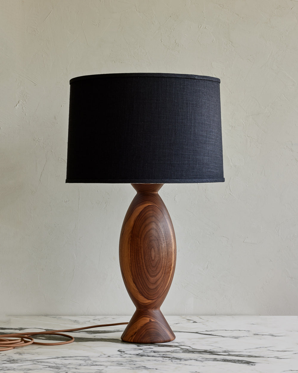 #wood-finish_black walnut
#shade-color_black linen