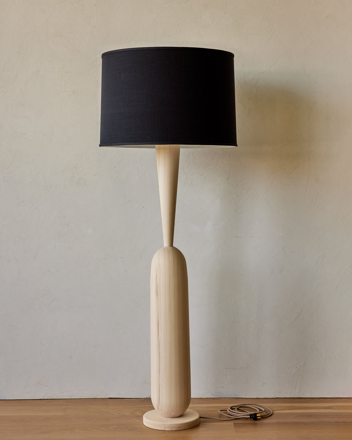 #wood-finish_aspen
#shade-color_black linen