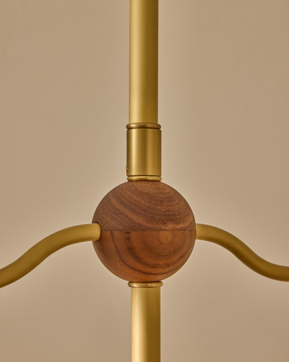 #Metal-+-Wood-Finish_Satin Brass / Black Walnut