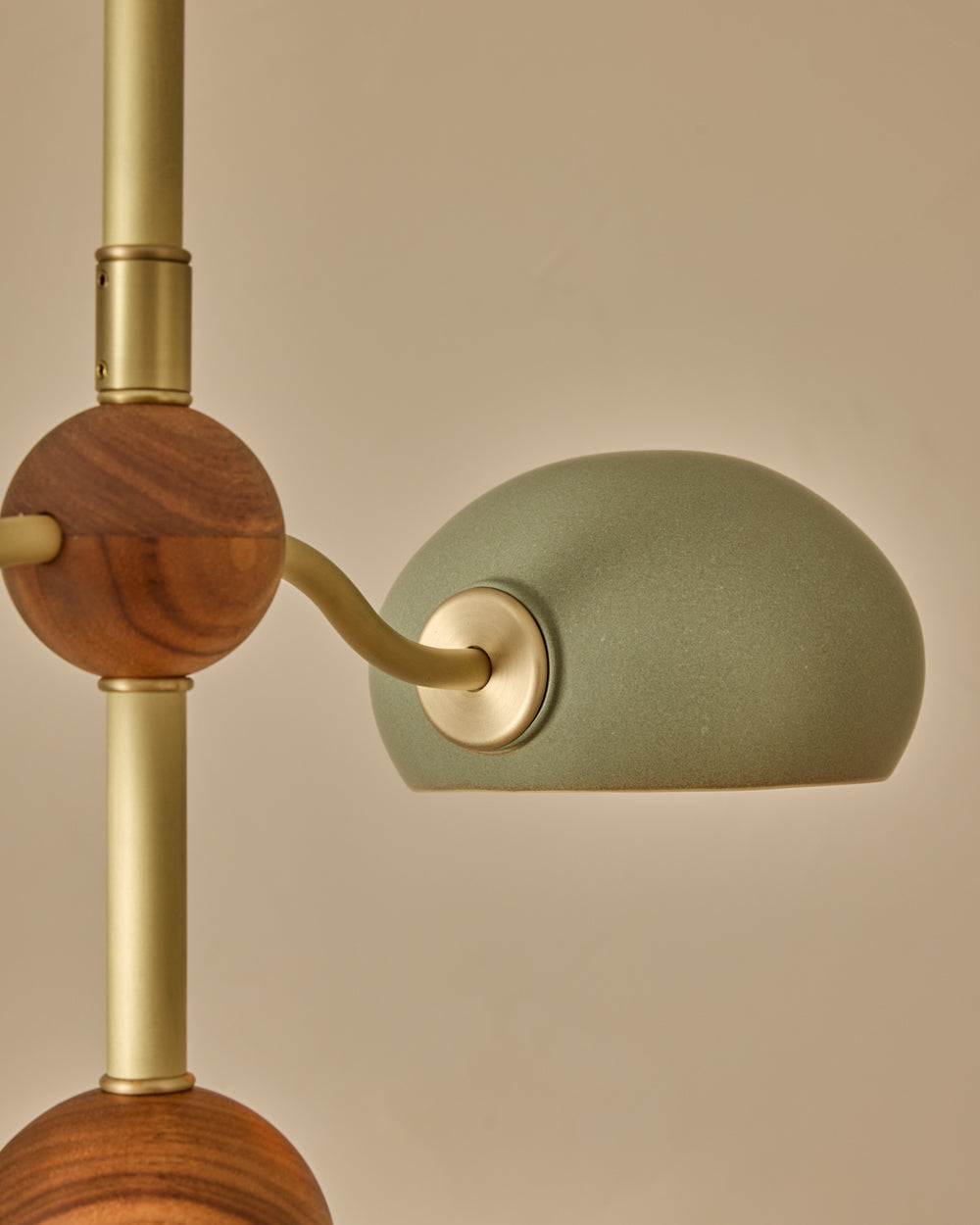 #shade-color_olivine  #Metal-+-Wood-Finish_Satin Brass / Black Walnut