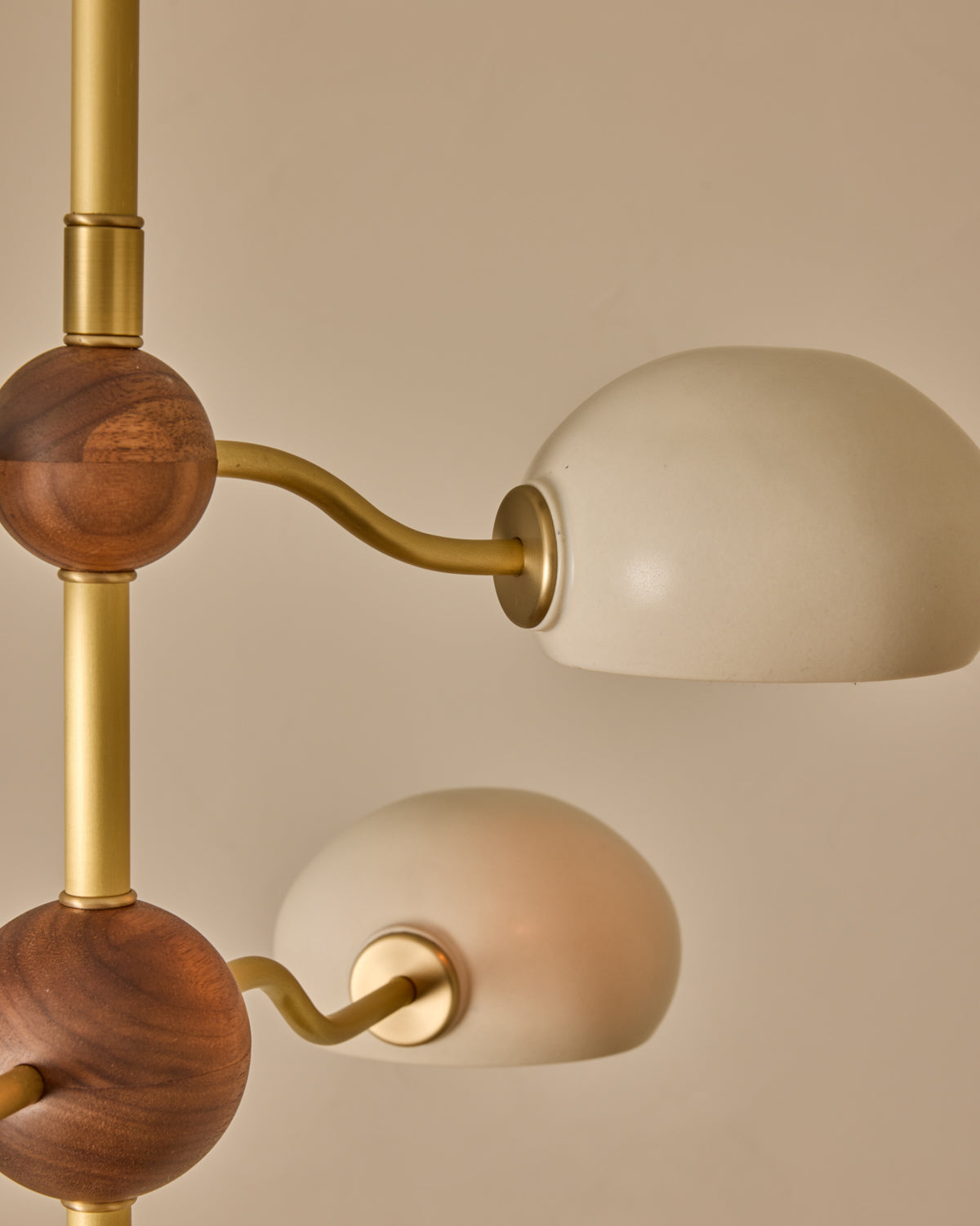 #shade-color_dove #Metal-+-Wood-Finish_Satin Brass / Black Walnut
