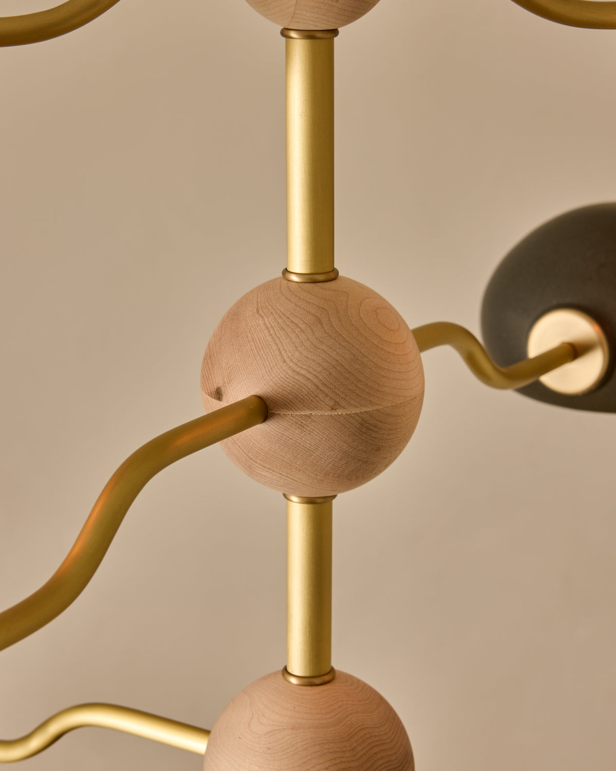 #shade-color_almost black #Metal-+-Wood-Finish_Satin Brass / Clear Maple