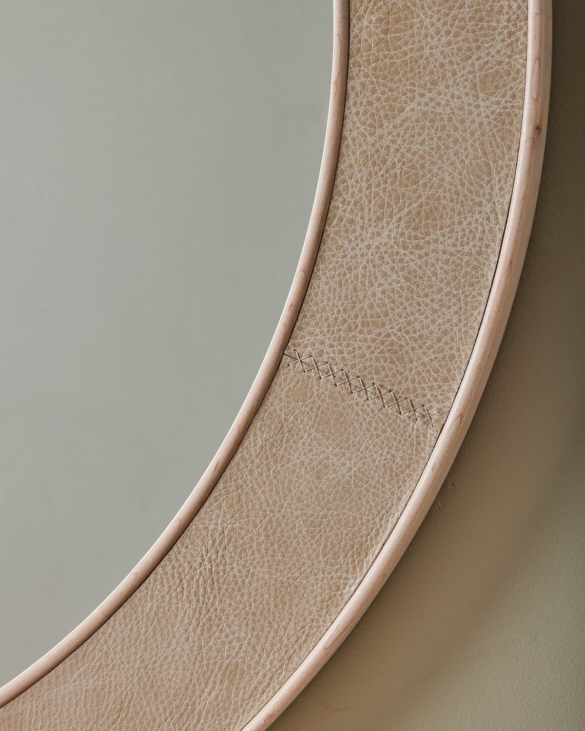 #leather-finish_au lait