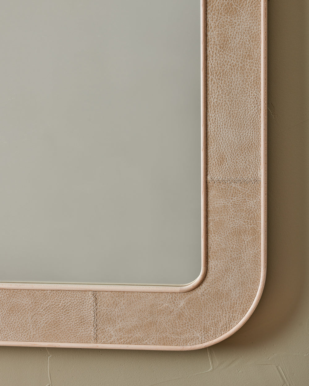 #leather-finish_au lait