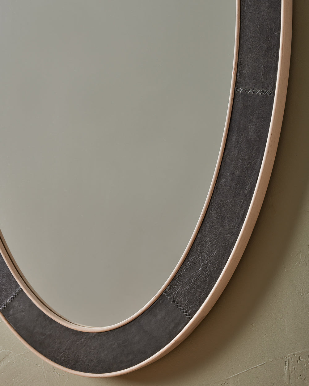 #leather-finish_cinder
