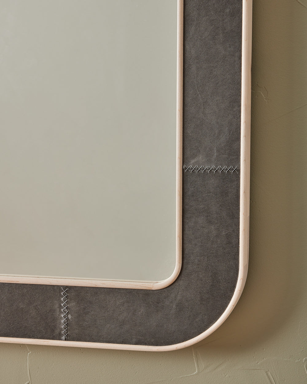#leather-finish_cinder