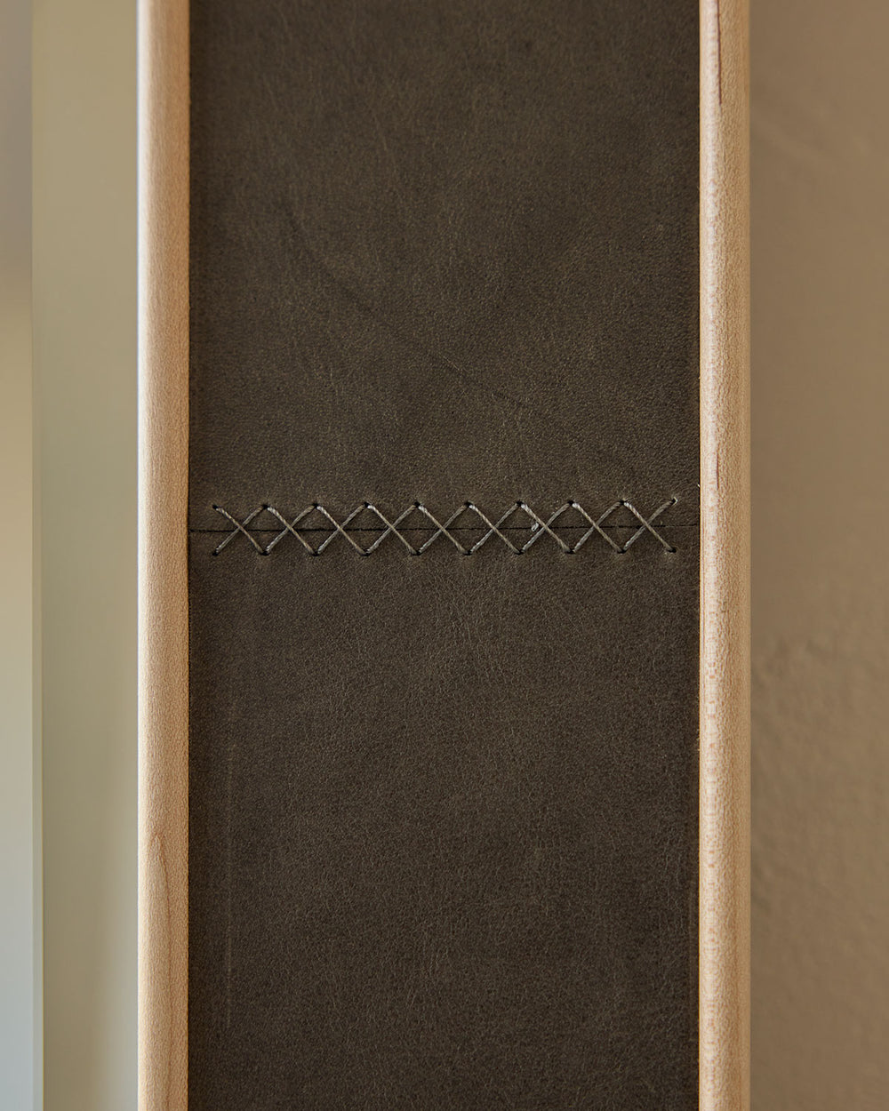 #leather-finish_cinder