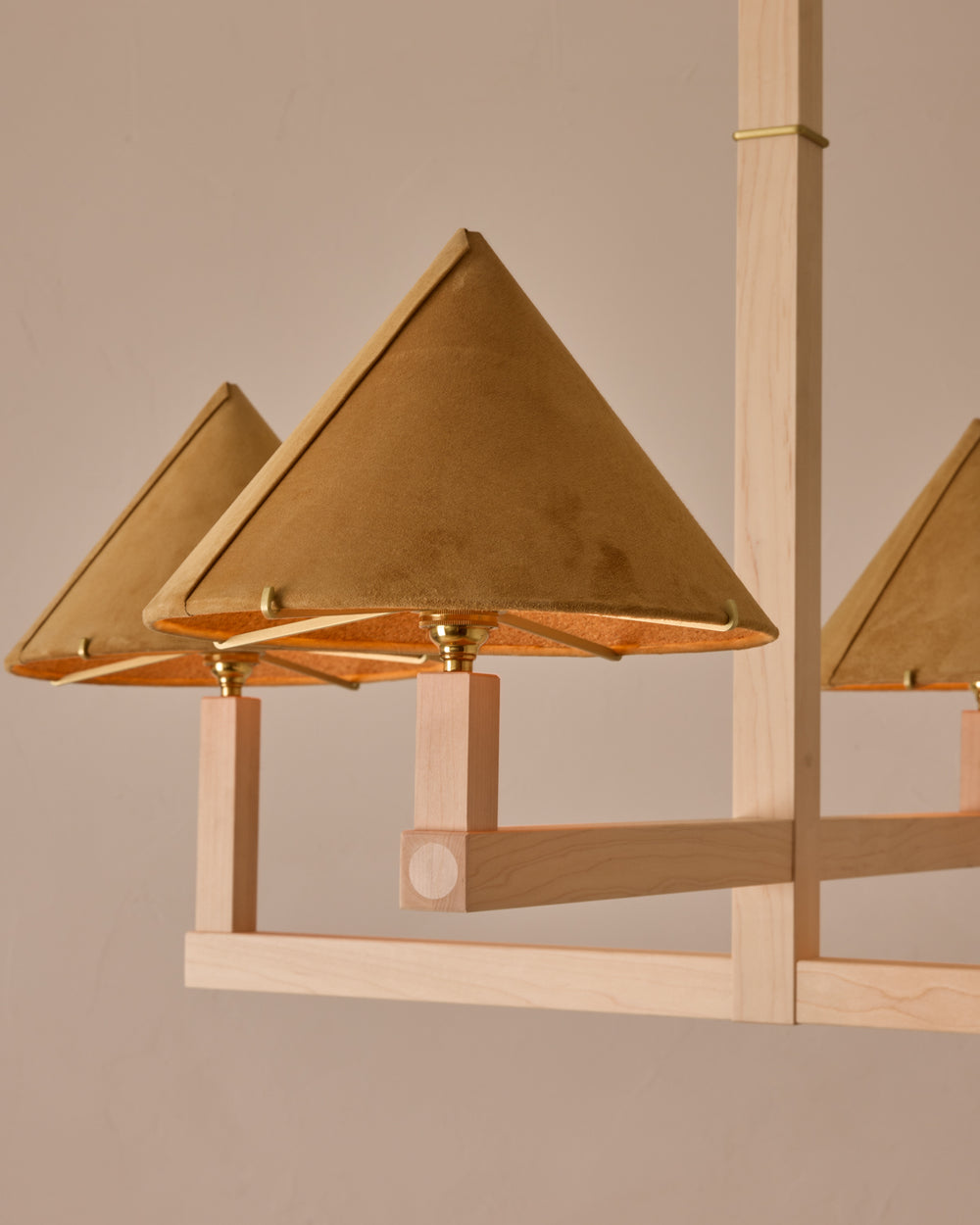 #wood-finish_clear maple #shade-finish_camel suede