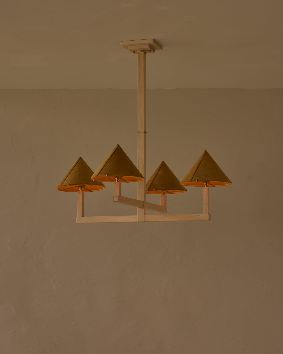 #wood-finish_clear maple #shade-finish_camel suede
