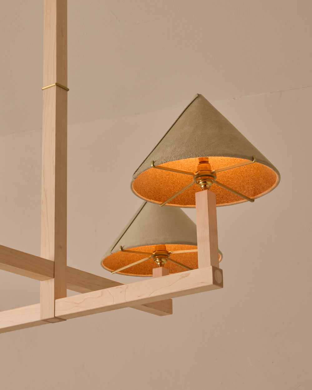 #wood-finish_clear maple #shade-finish_stone suede