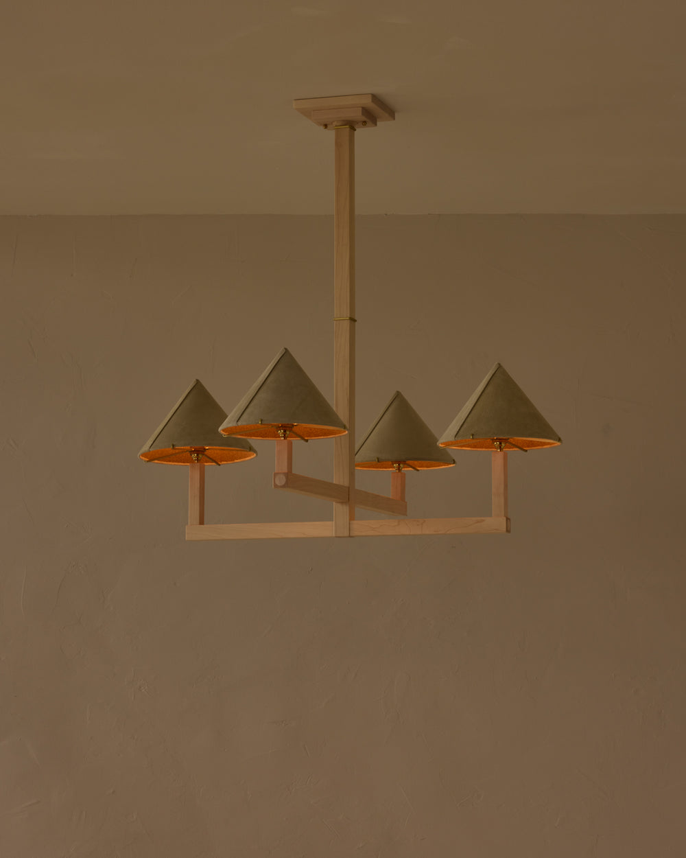 #wood-finish_clear maple #shade-finish_stone suede