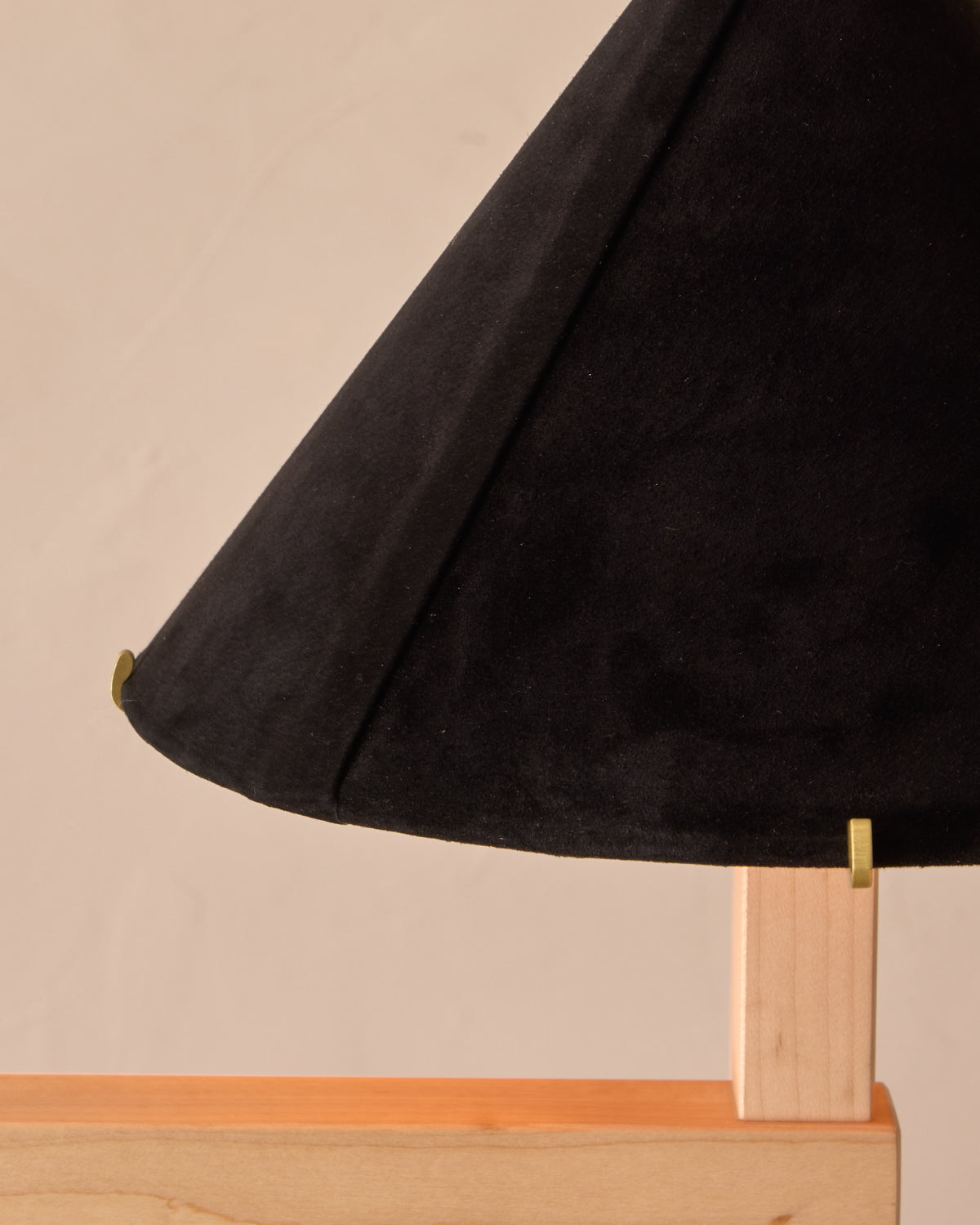 #wood-finish_clear maple #shade-finish_anthracite suede