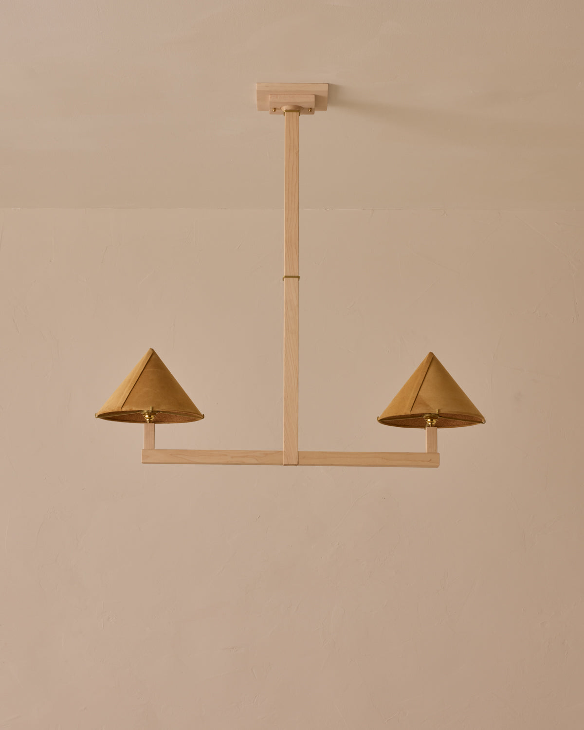 #wood-finish_clear maple #shade-finish_camel suede