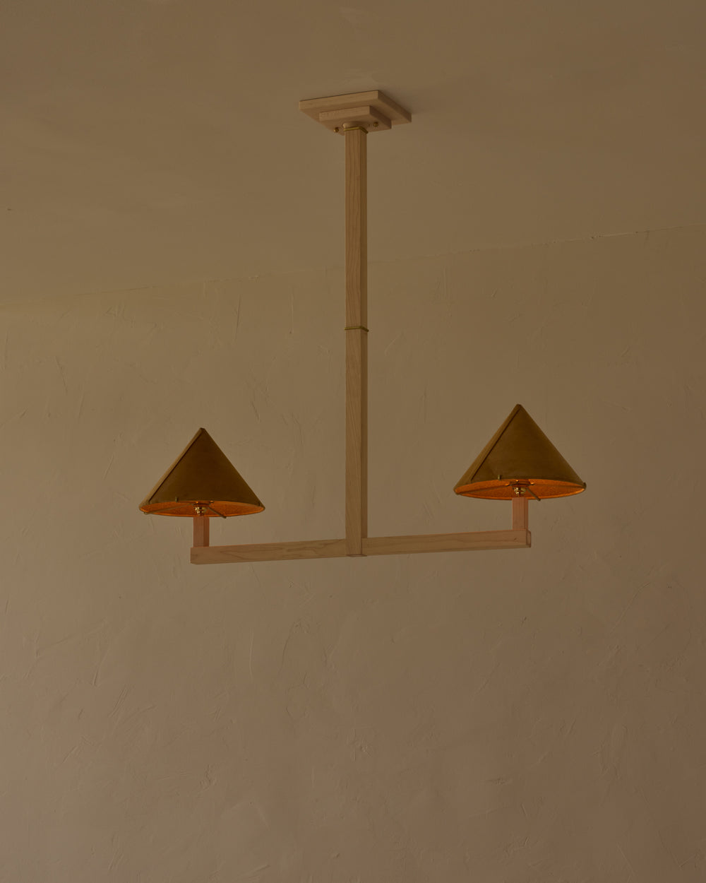#wood-finish_clear maple #shade-finish_camel suede