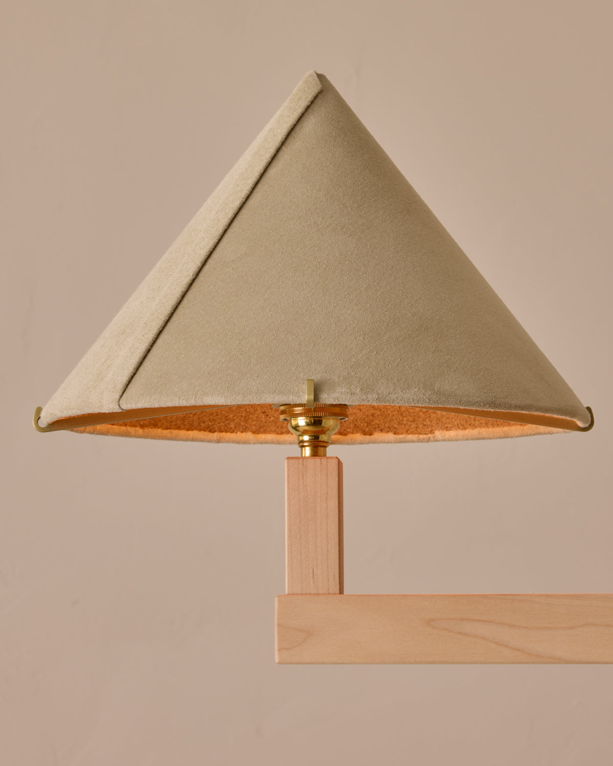#wood-finish_clear maple #shade-finish_stone suede