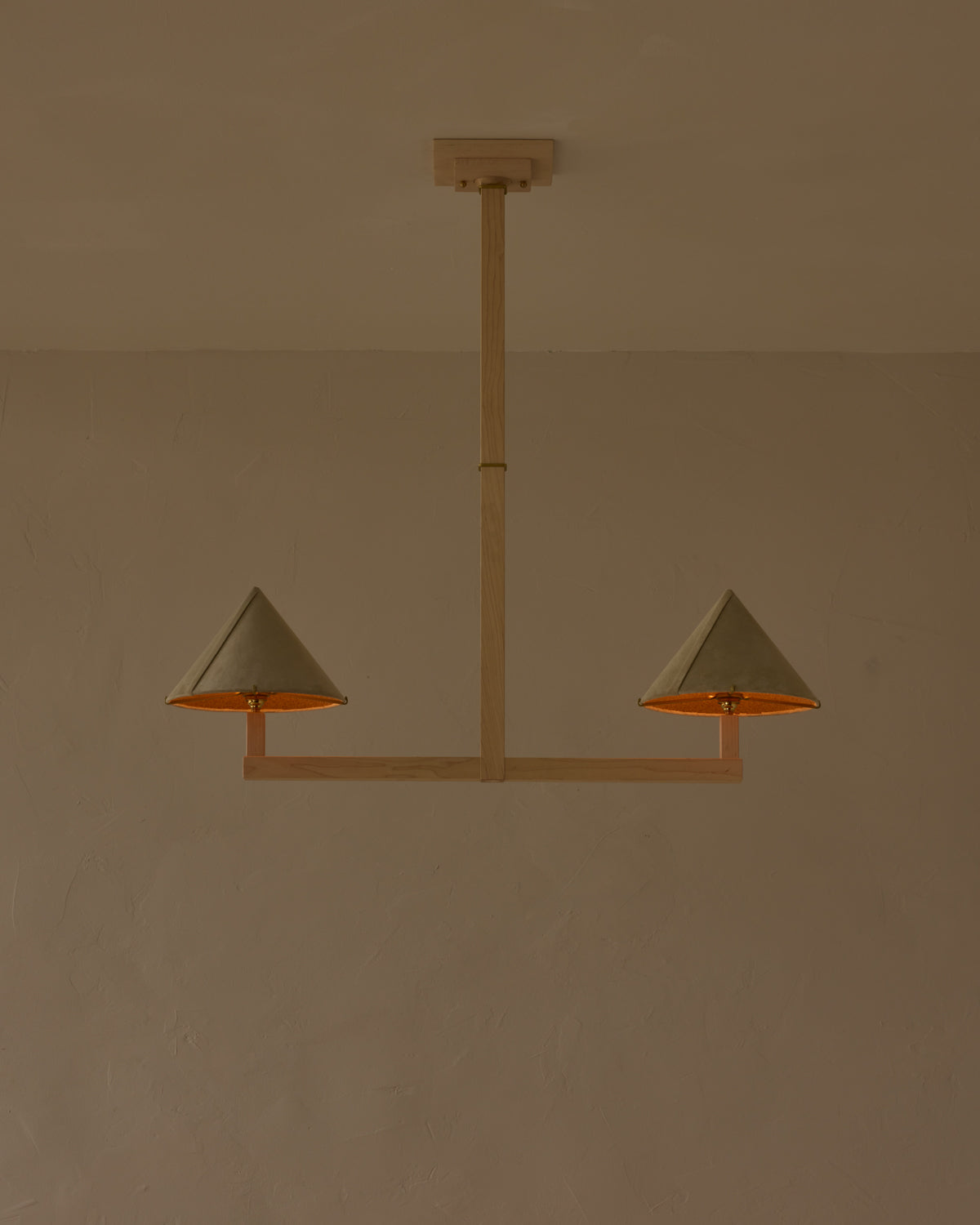 #wood-finish_clear maple #shade-finish_stone suede