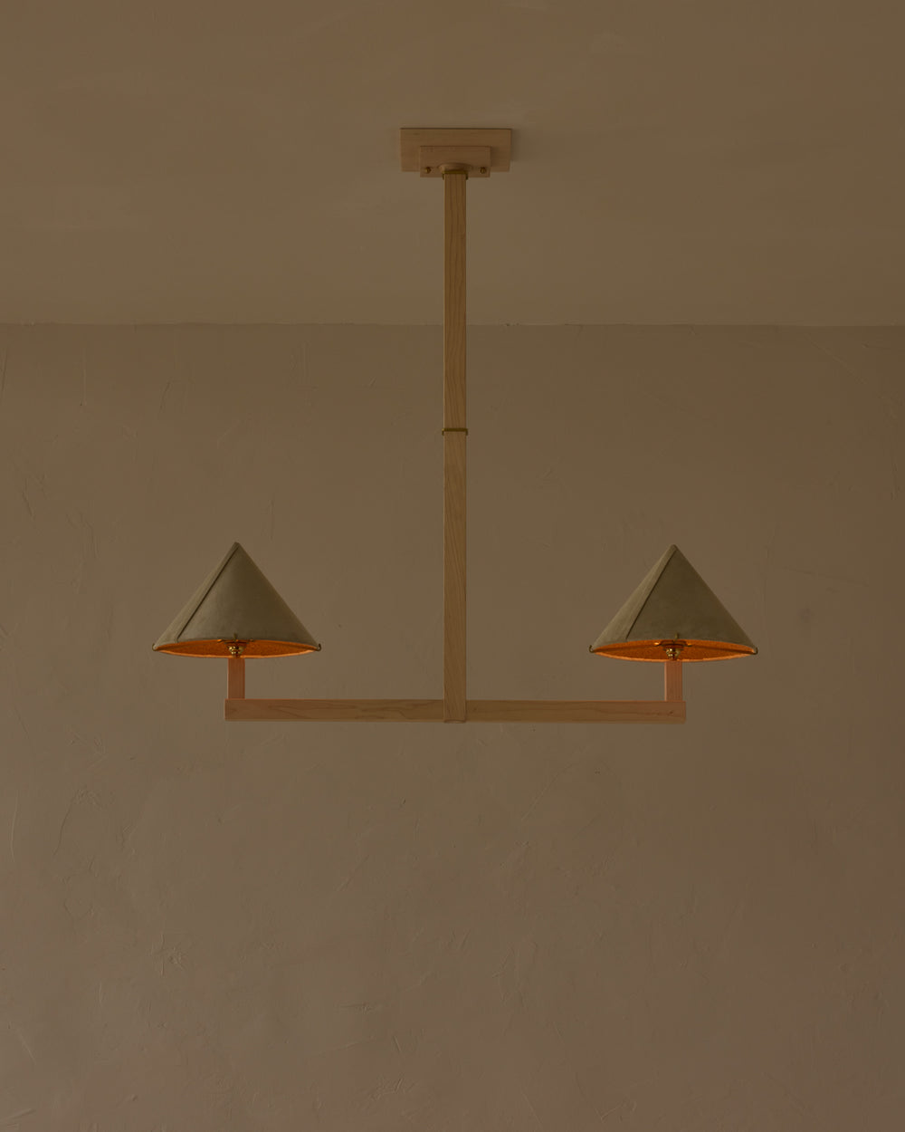 #wood-finish_clear maple #shade-finish_stone suede