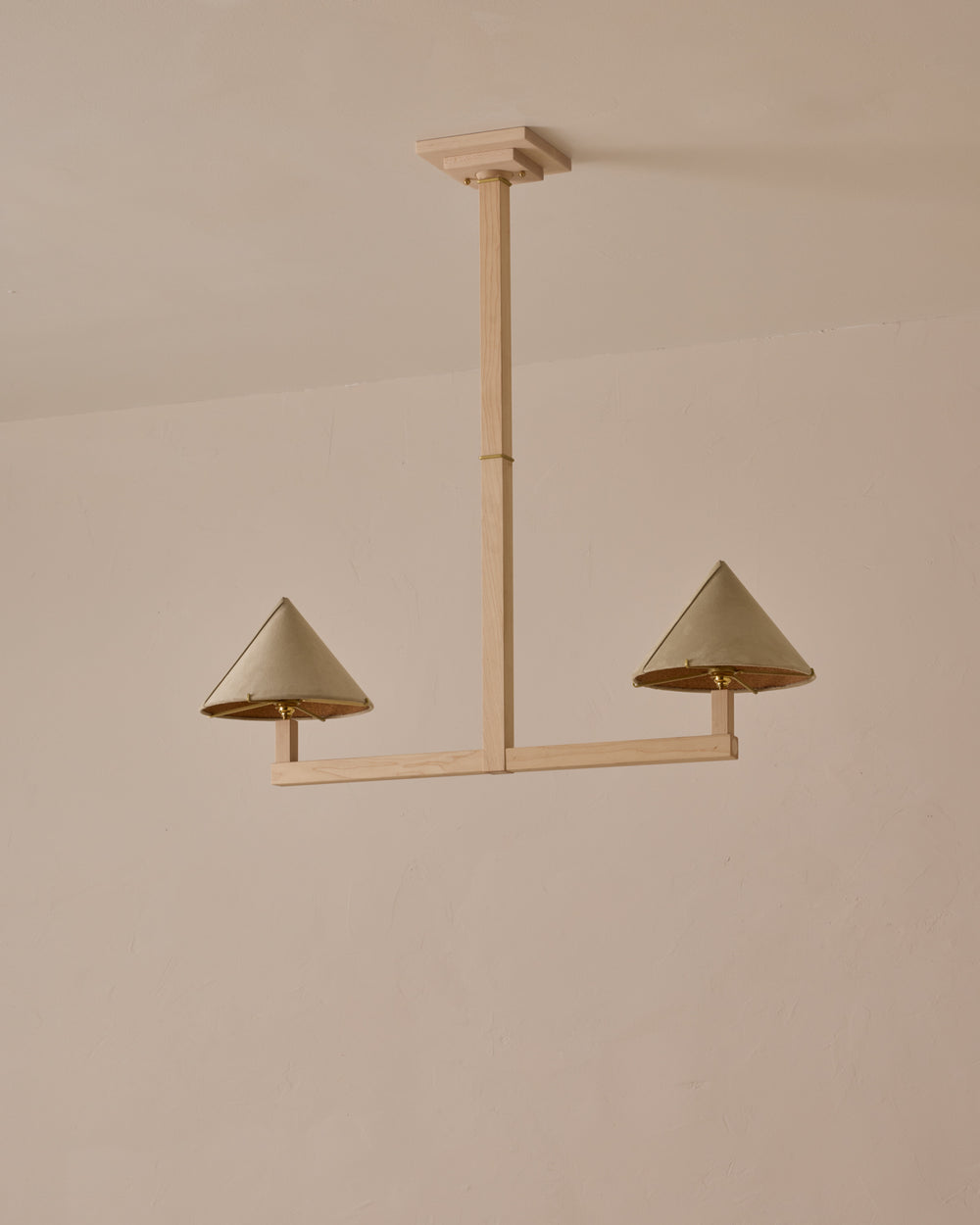 #wood-finish_clear maple #shade-finish_stone suede