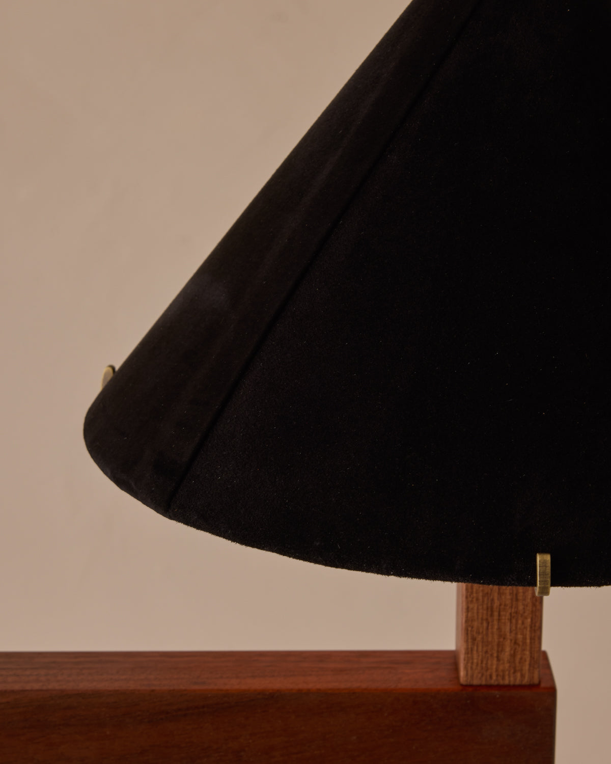 #wood-finish_black walnut #shade-finish_anthracite suede