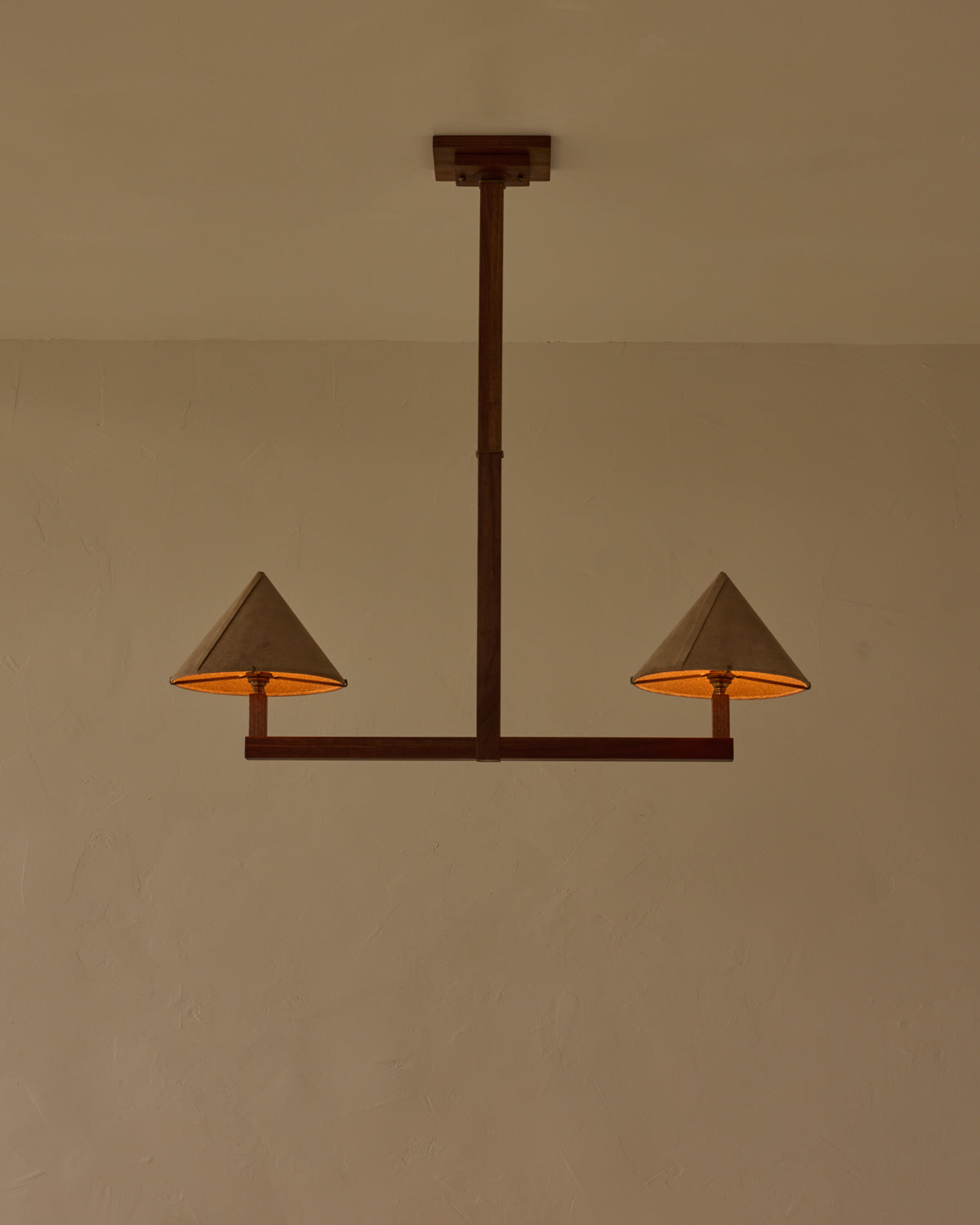 #wood-finish_black walnut #shade-finish_beige suede