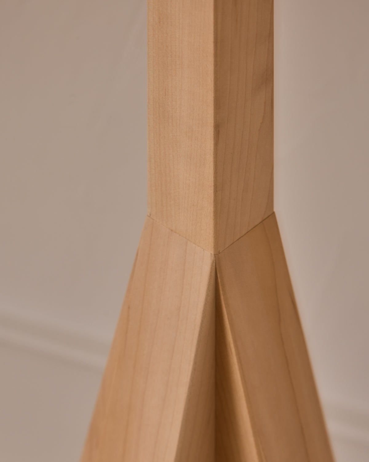 Anouck Floor Lamp - Clear Maple
