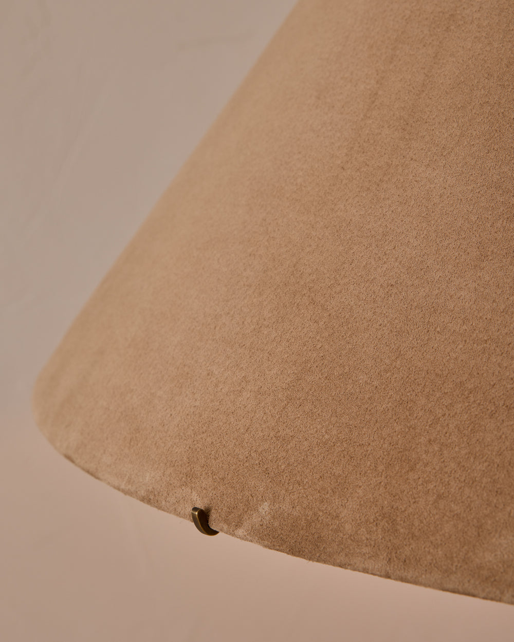 #shade-finish_beige suede
#wood-finish_dark wash maple