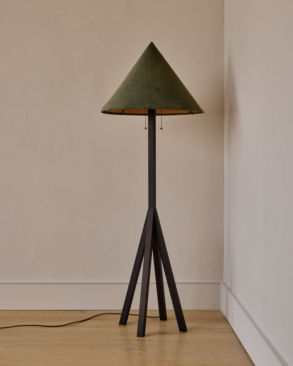 #shade-finish_loden suede
#wood-finish_dark wash maple