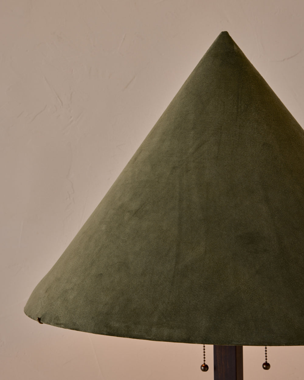 #shade-finish_loden suede
#wood-finish_dark wash maple