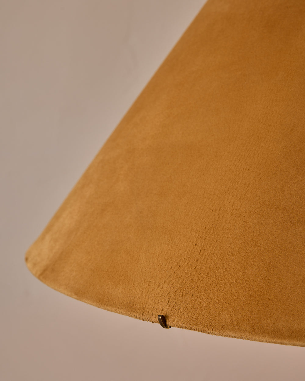 #shade-finish_camel suede
#wood-finish_black walnut