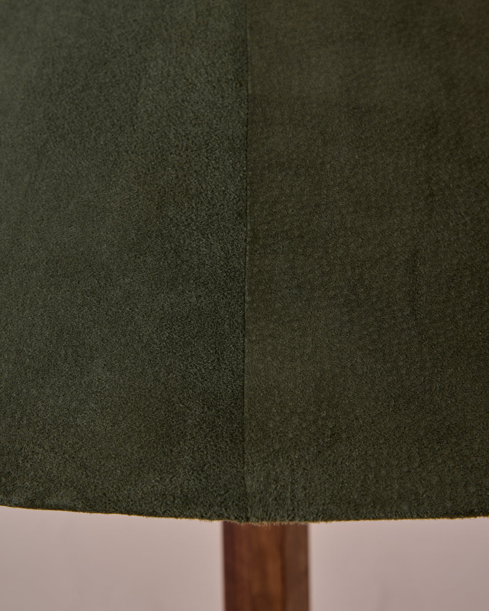 #shade-finish_loden suede
#wood-finish_black walnut