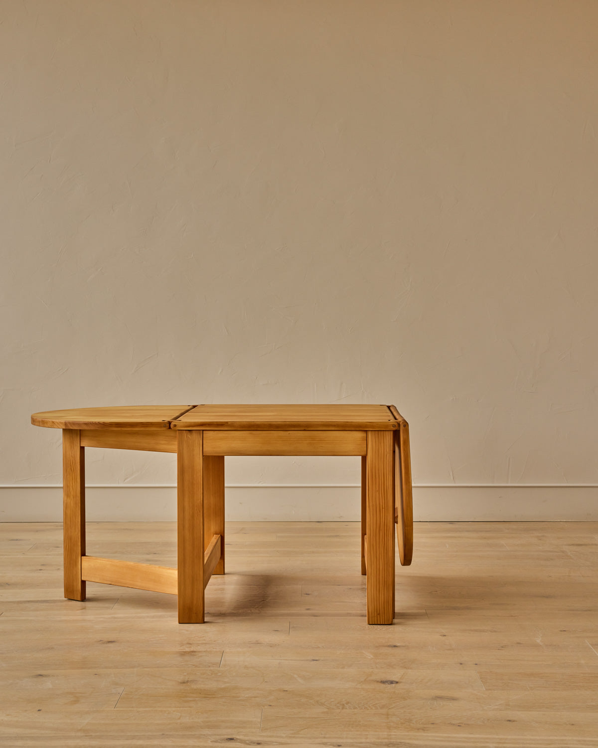 1980s French Pinewood Dining Table