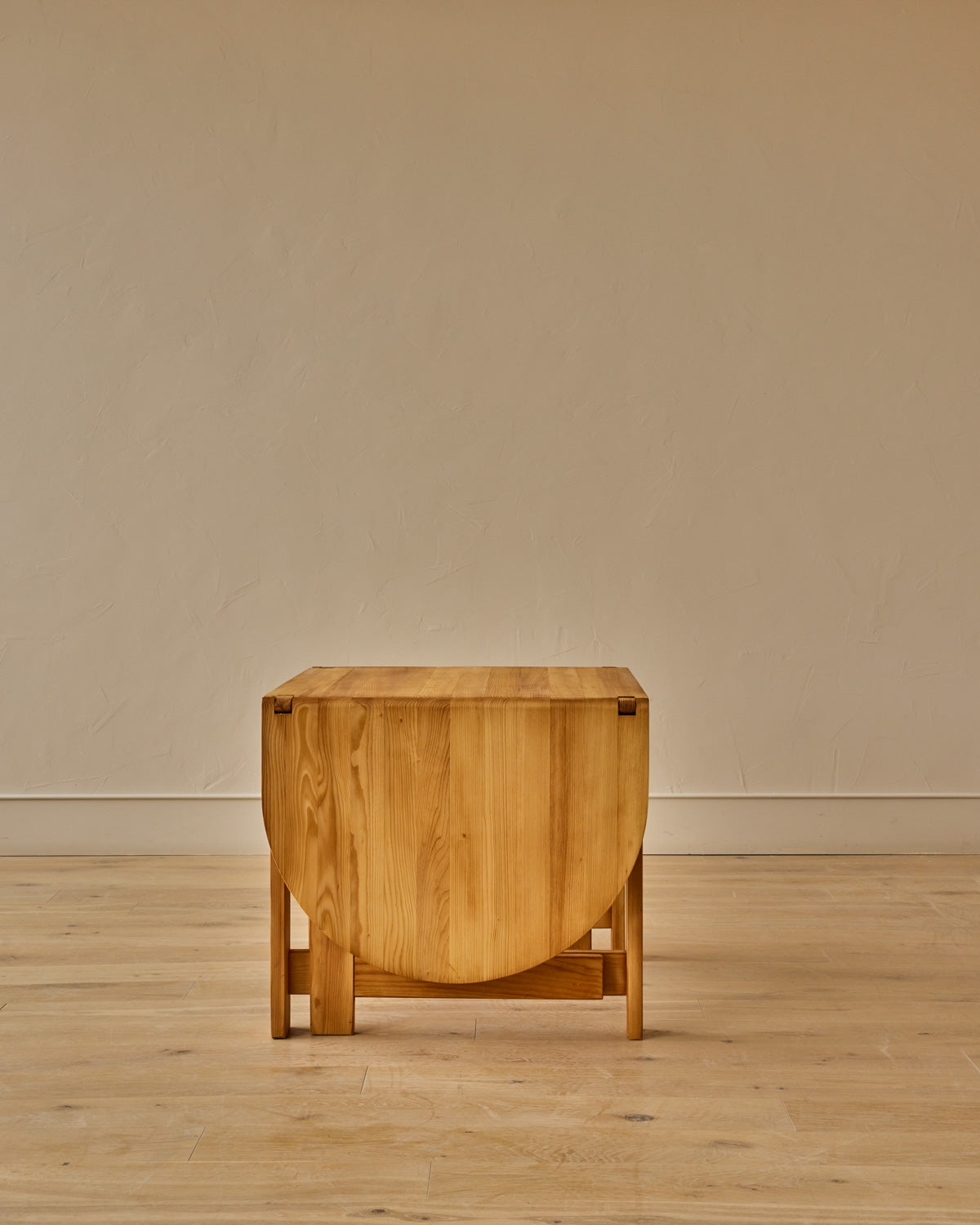 1980s French Pinewood Dining Table
