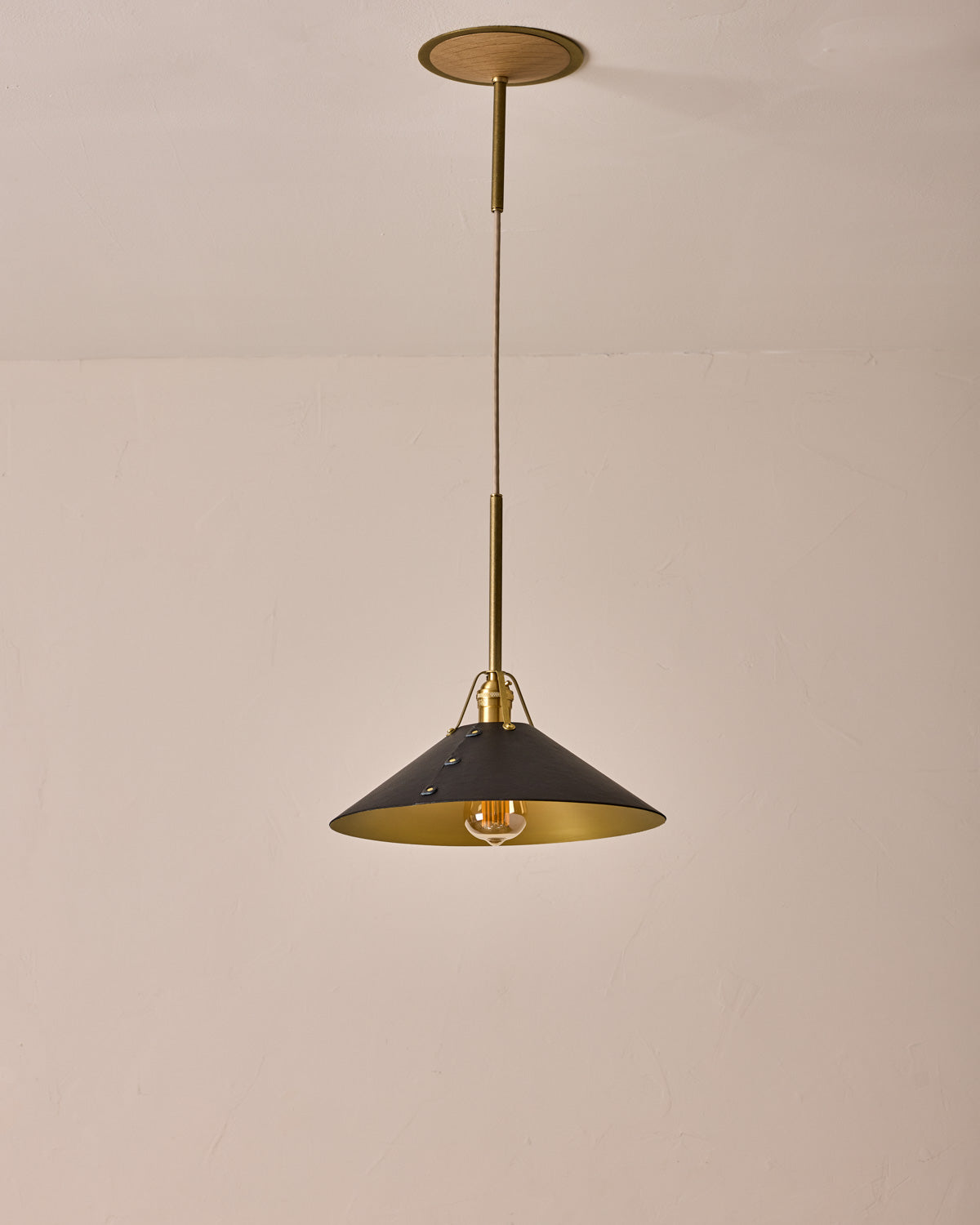 #leather-shade_black #size_large
