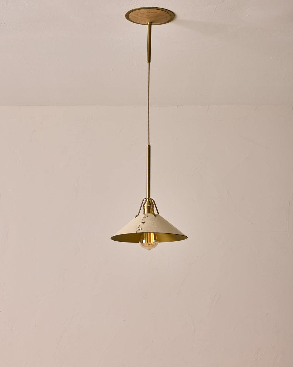 #leather-shade_eggshell #size_medium