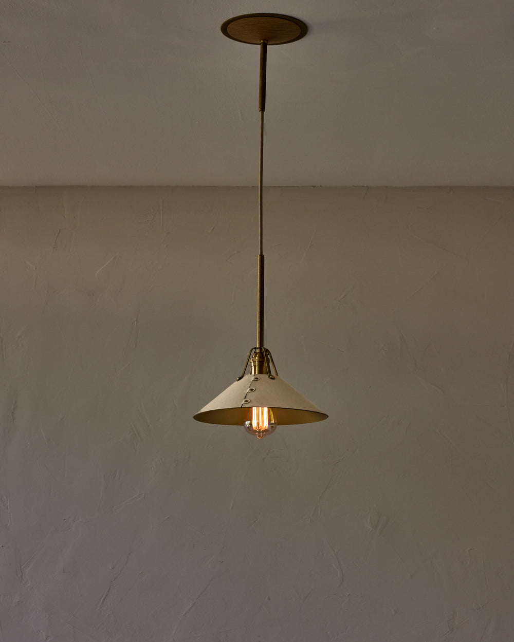#leather-shade_eggshell #size_medium
