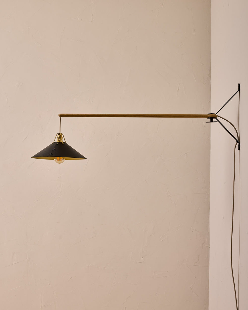 #leather-shade_black #size_large #wiring_plug-in