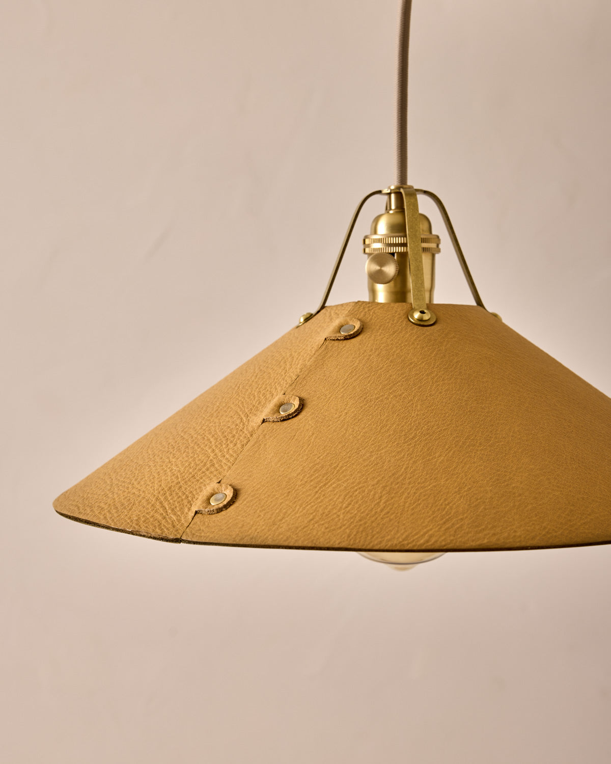 #leather-shade_natural  #size_large 