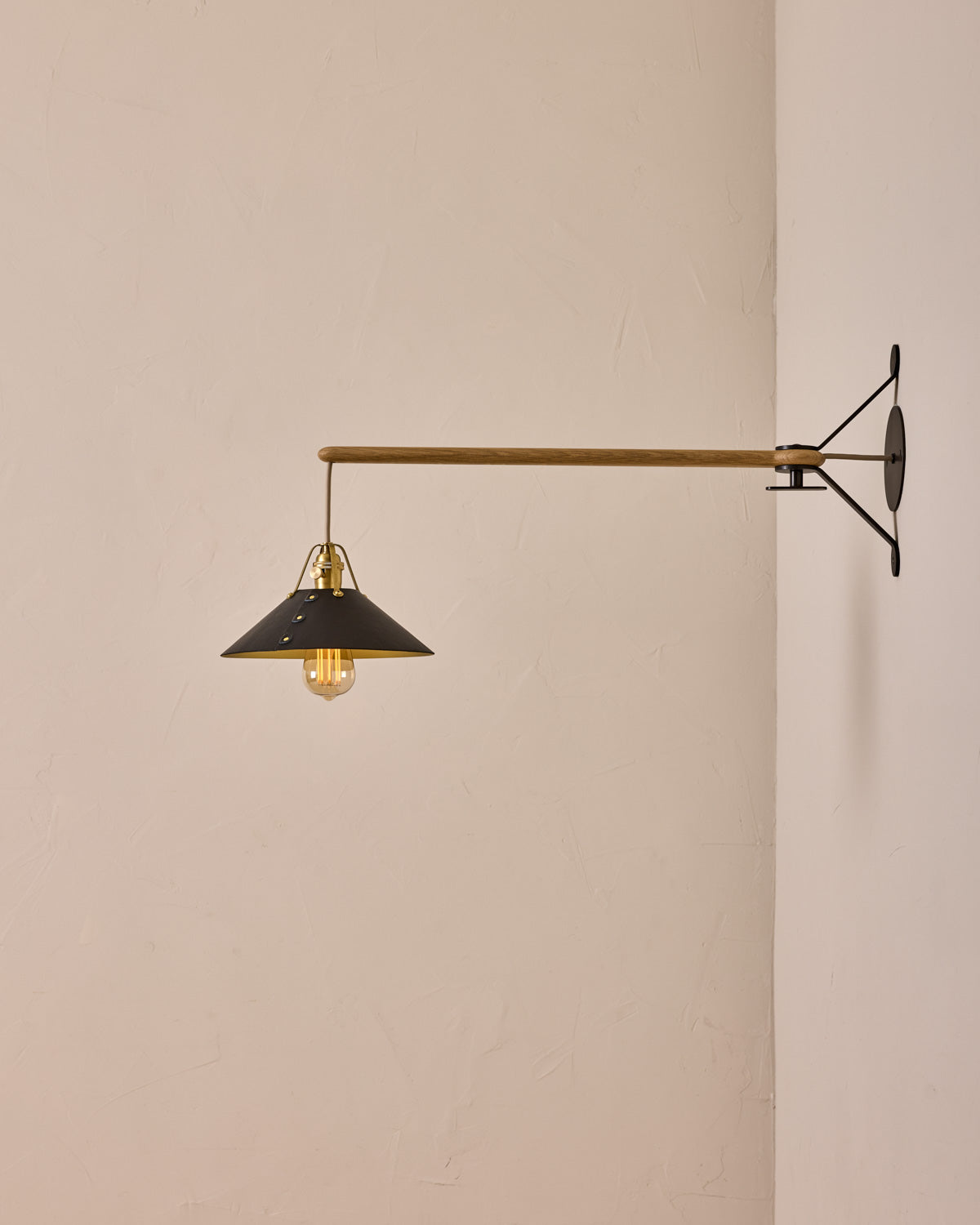 #leather-shade_black  #size_medium #wiring_hardwired