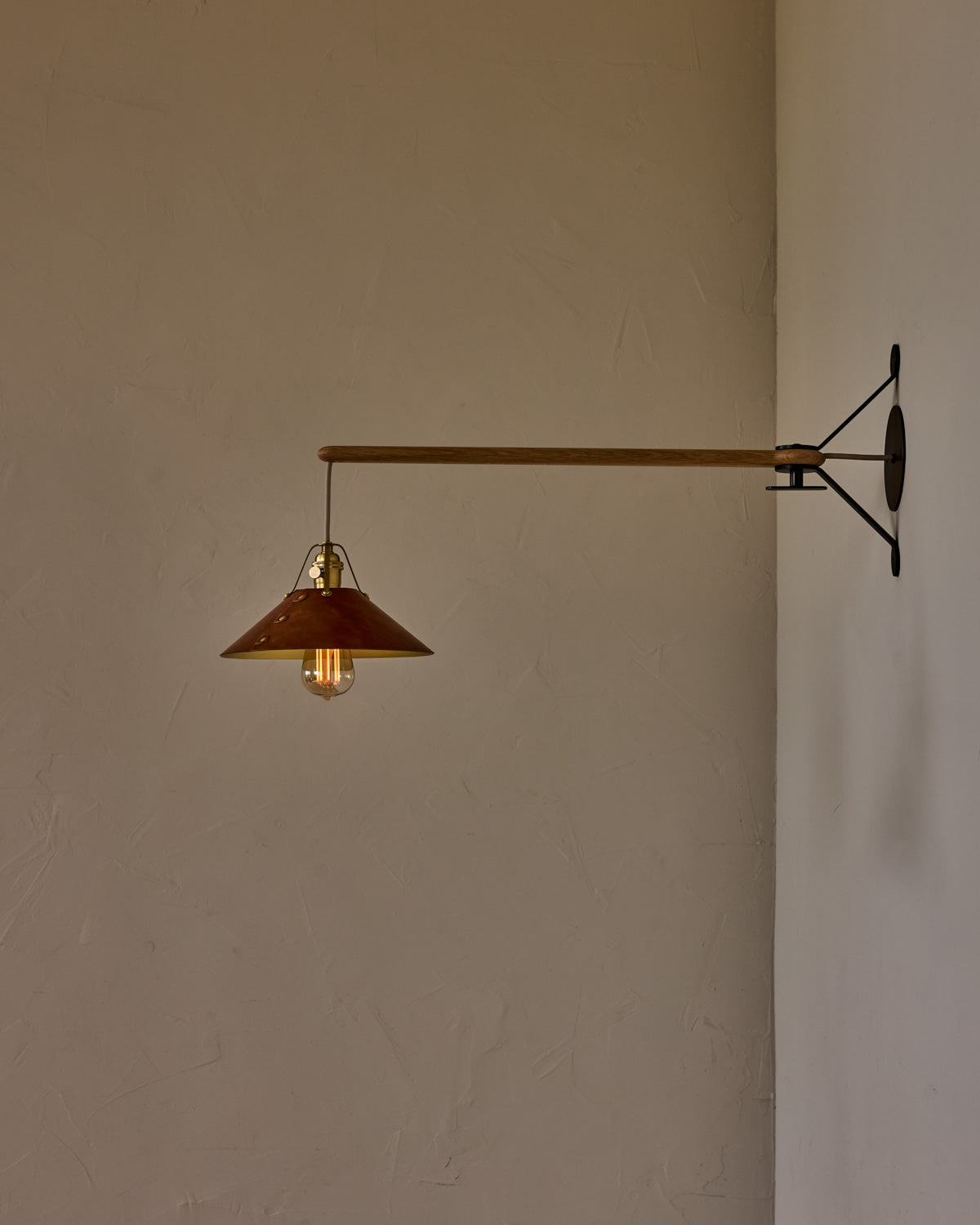 #leather-shade_cognac #size_medium #wiring_hardwired