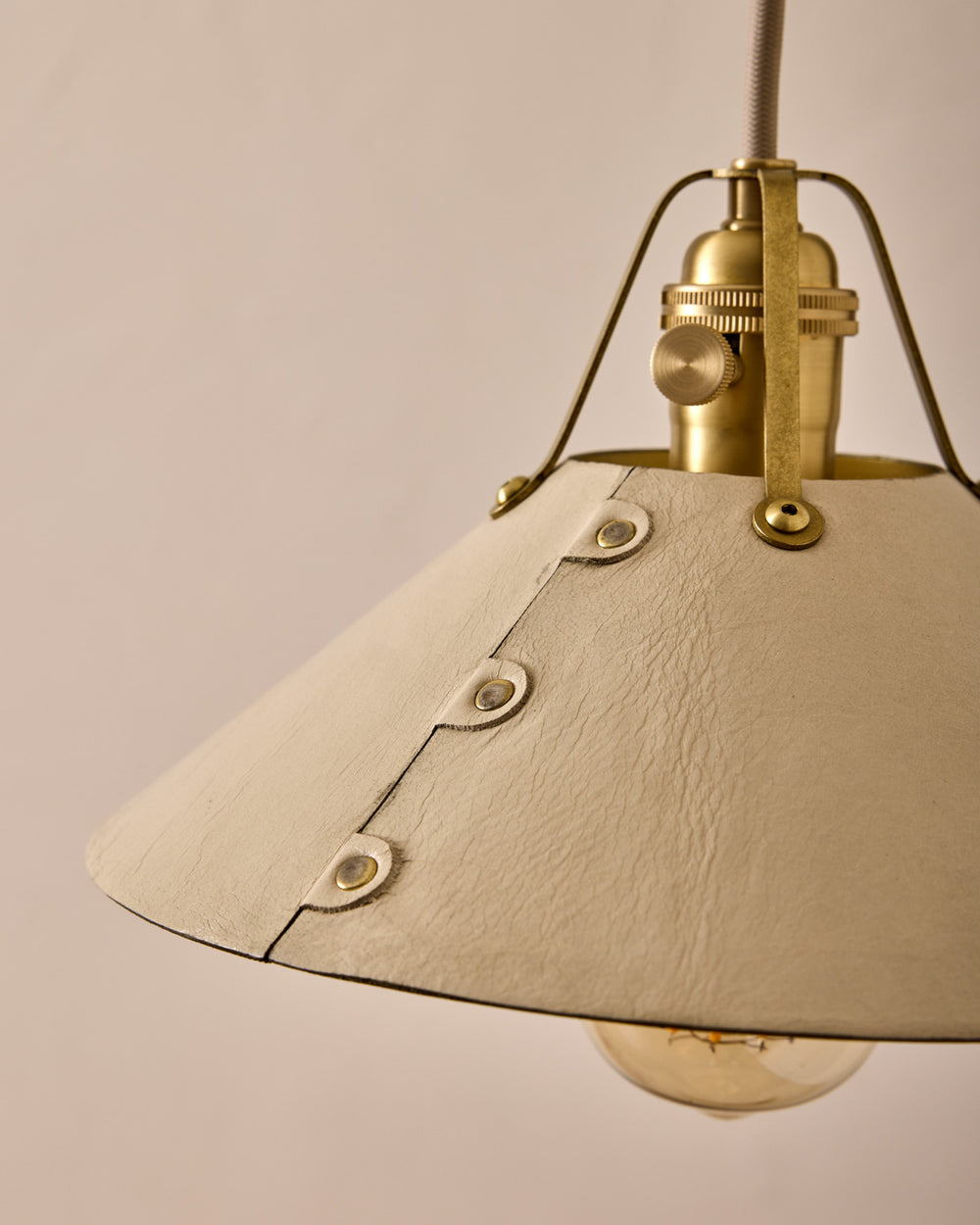 #leather-shade_eggshell #size_medium 
