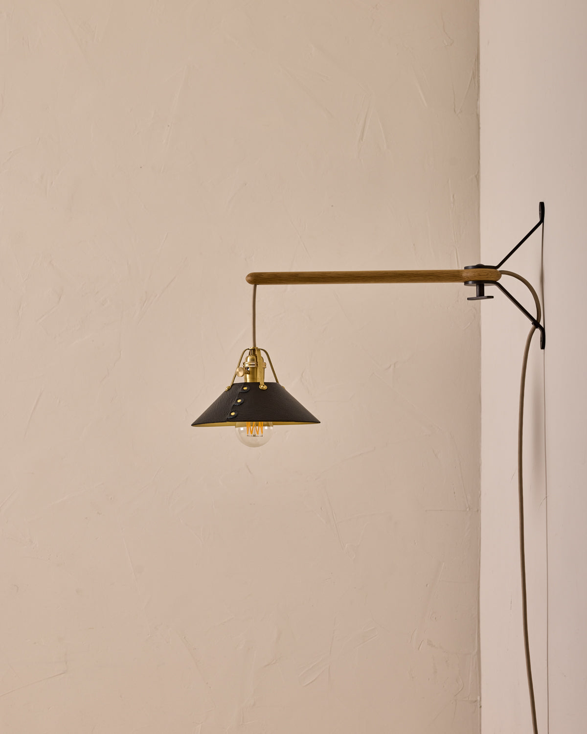 #leather-shade_black #size_small #wiring_plug-in