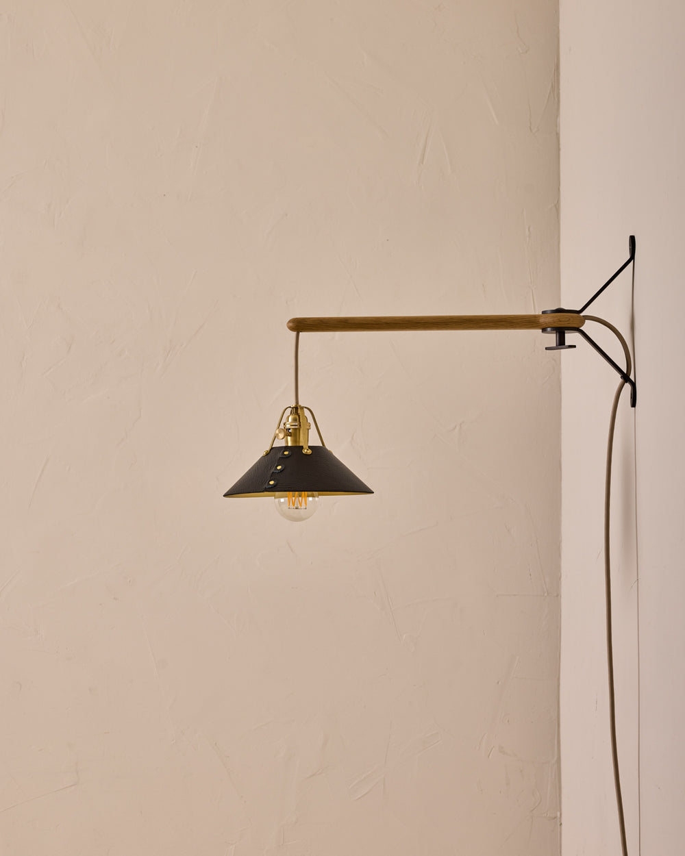 #leather-shade_black #size_small #wiring_plug-in