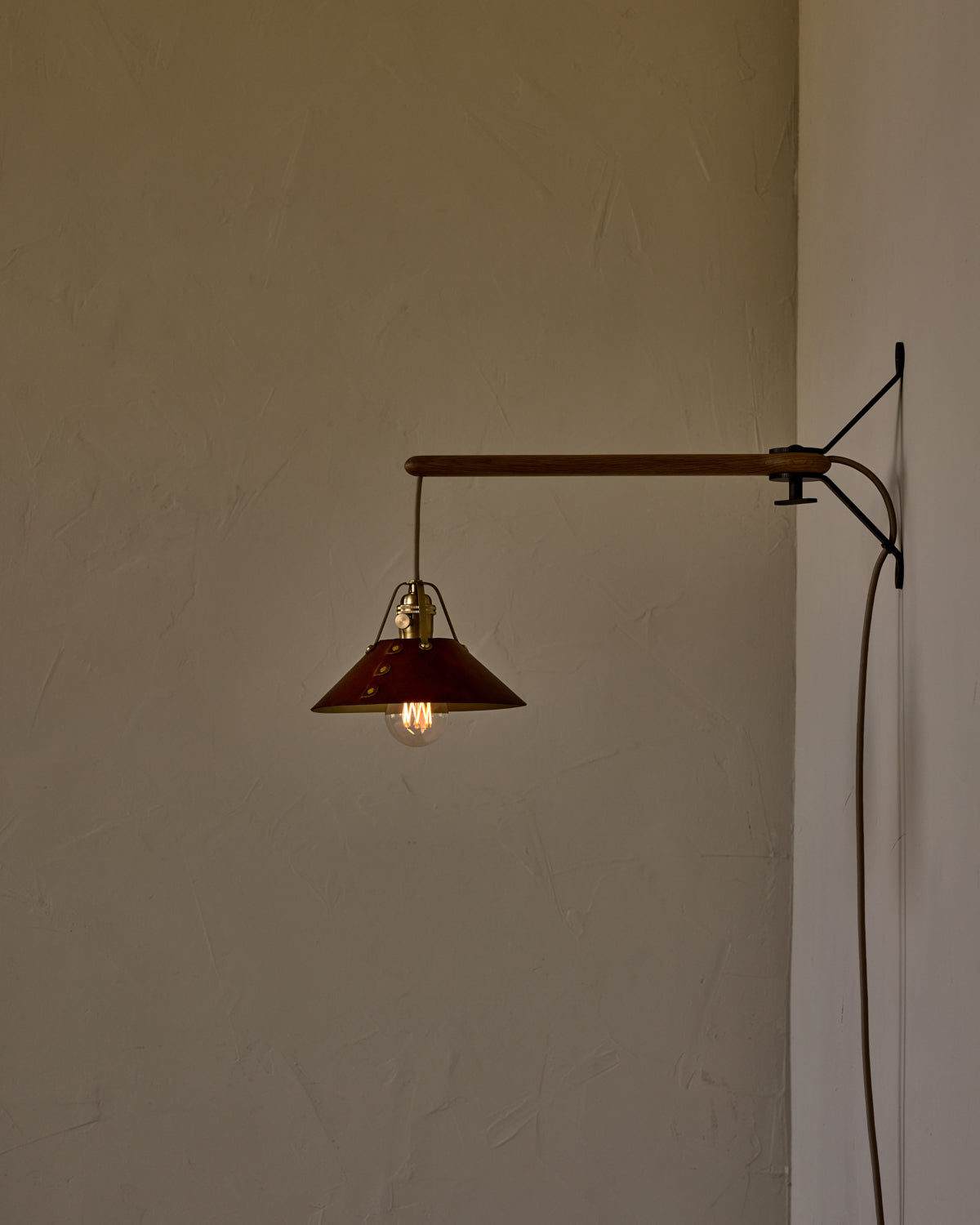 #leather-shade_cognac #size_small #wiring_plug-in