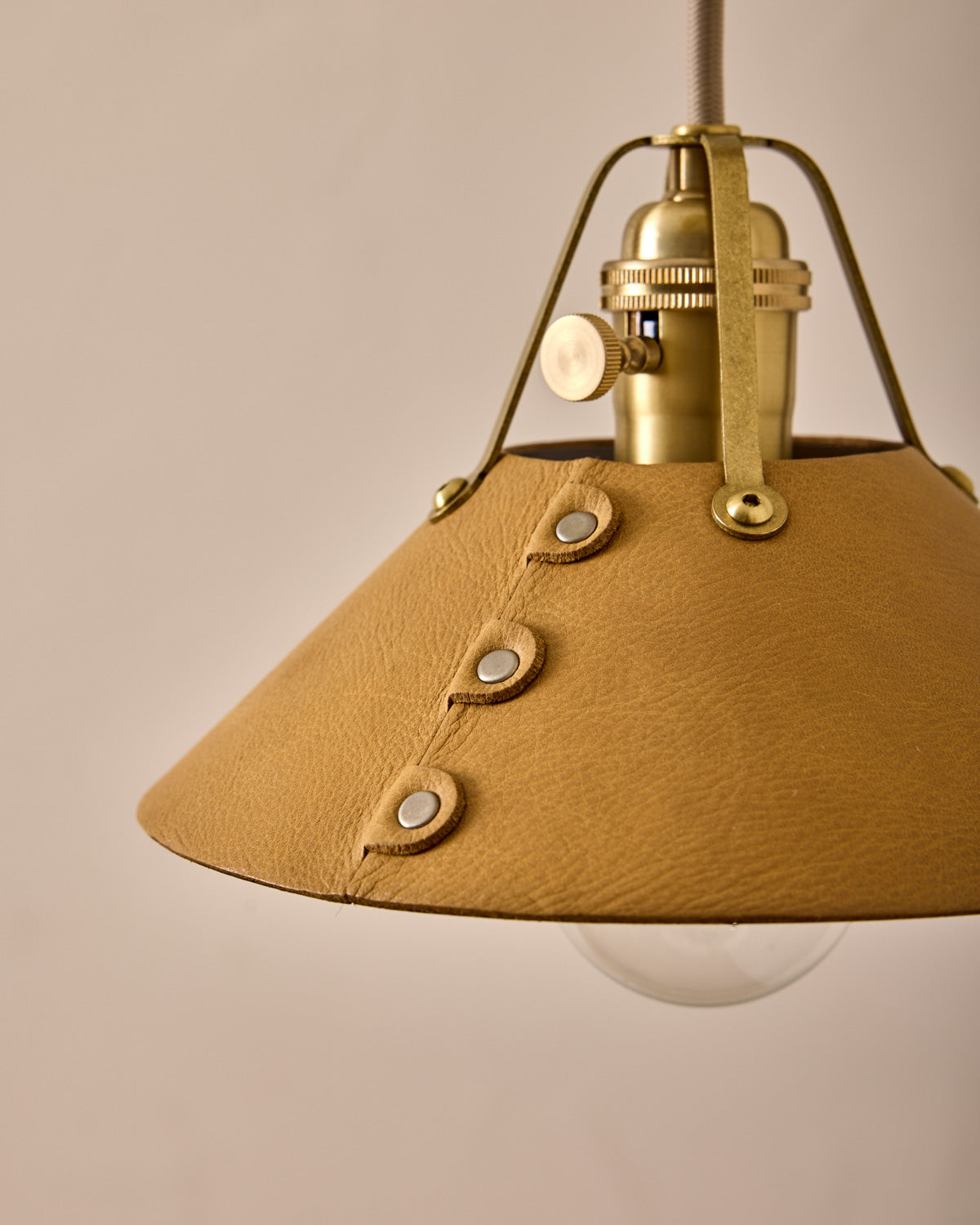 #leather-shade_natural #size_small