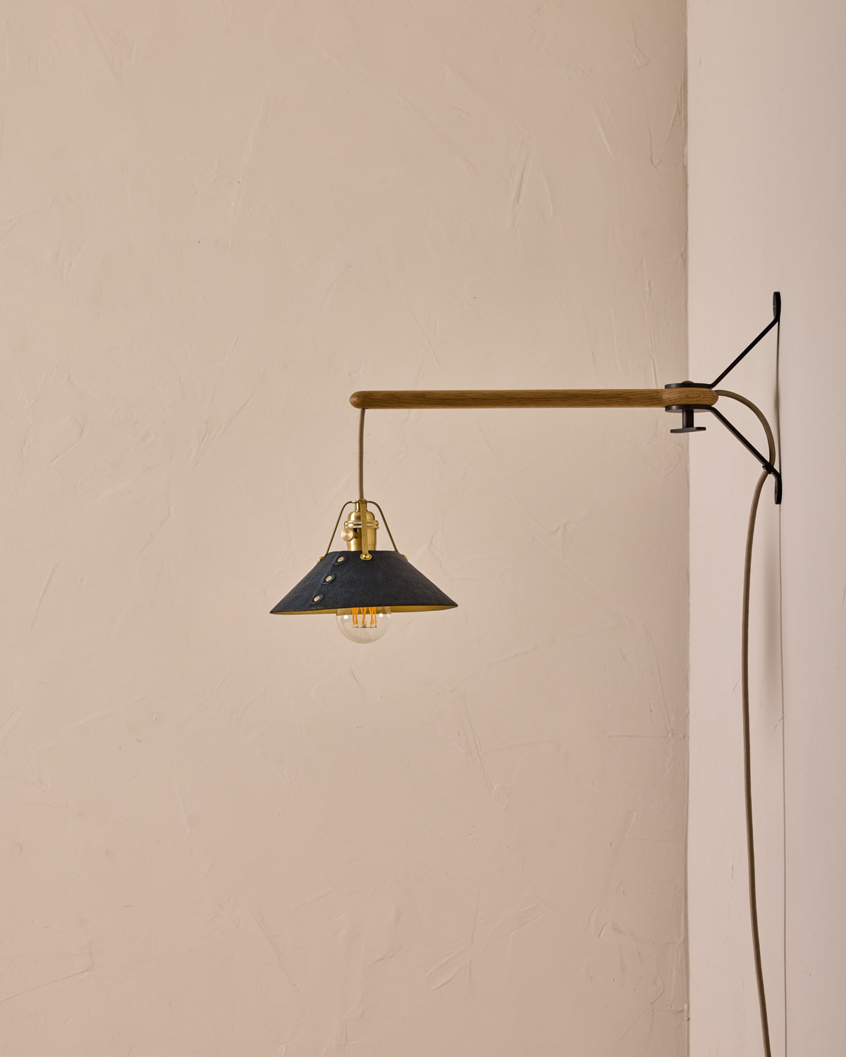 #leather-shade_navy #size_small #wiring_plug-in