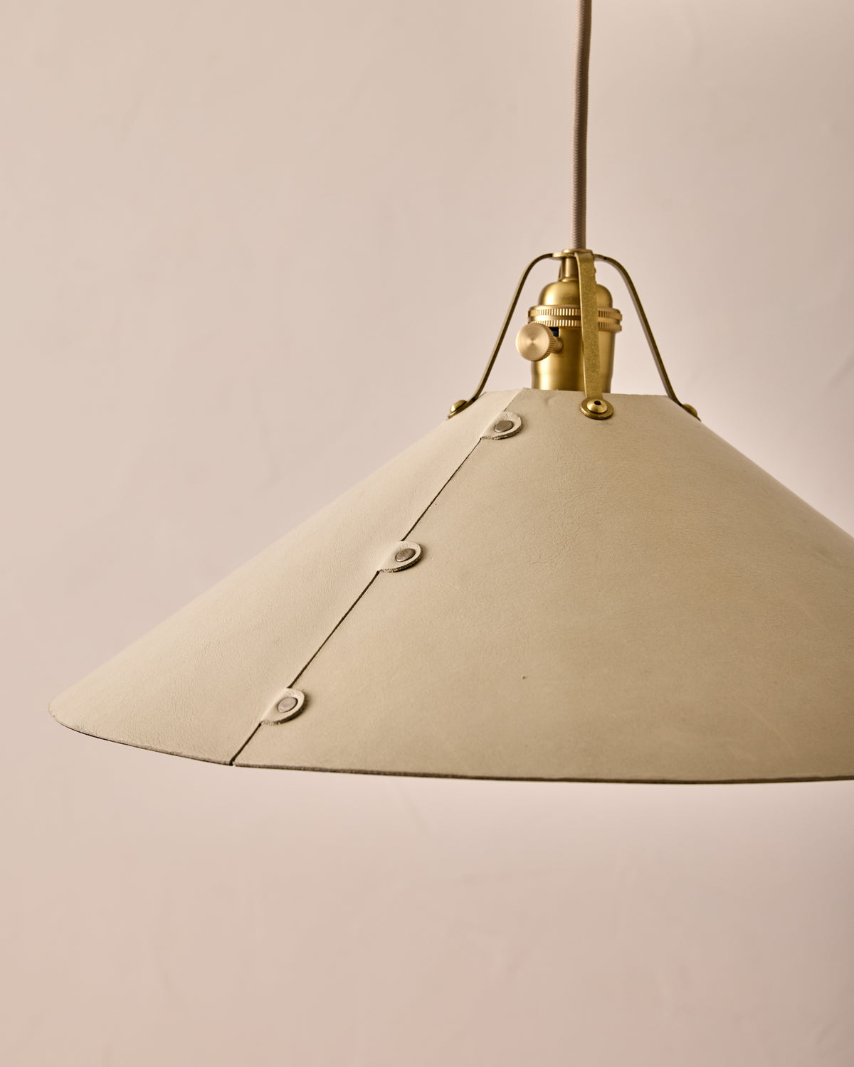 #leather-shade_eggshell #size_extra large