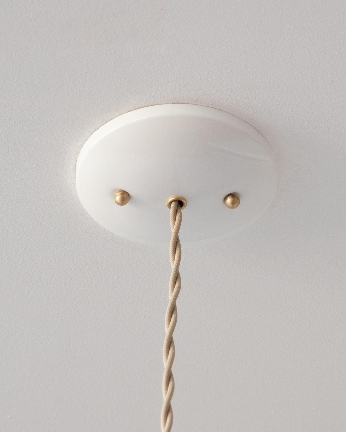 Glossy white canopy for Charming leather pendant light with white handstitched shade and brass accents