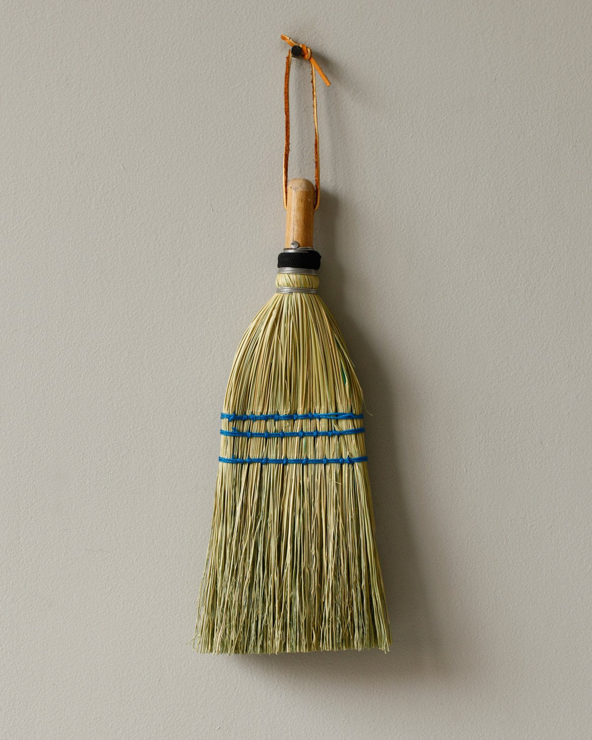 Lostine natural whisk broom 